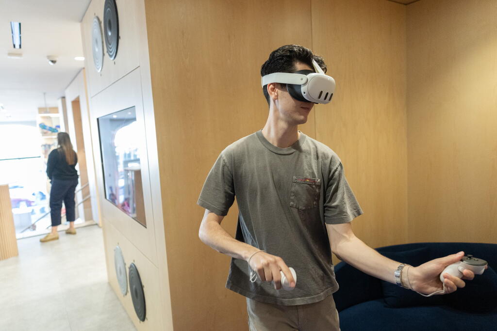 Meta Lab Store Meta opens West Hollywood store to showcase smart glasses, VR headsets ...