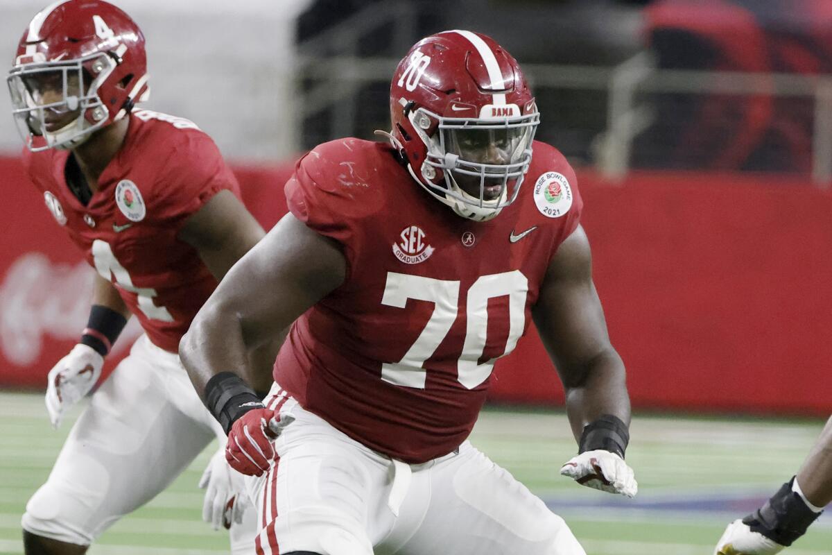 Alabama offensive lineman Alex Leatherwood prepares to block against Notre Dame.