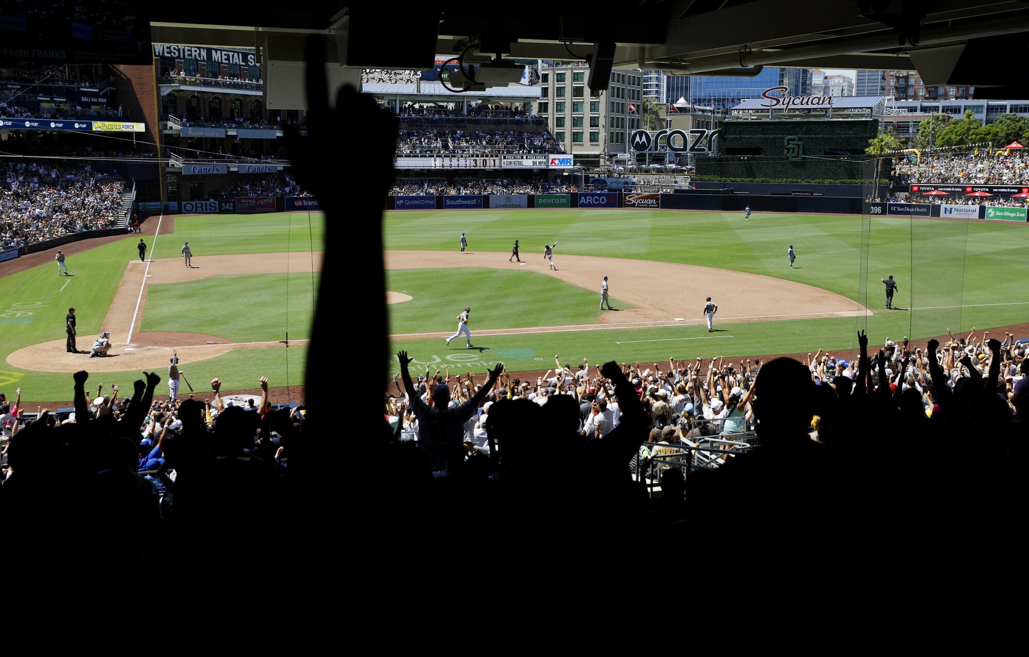 Machado hits a home run and a 2-run, go-ahead single to lift the Padres  over the Dodgers 8-3 - The San Diego Union-Tribune
