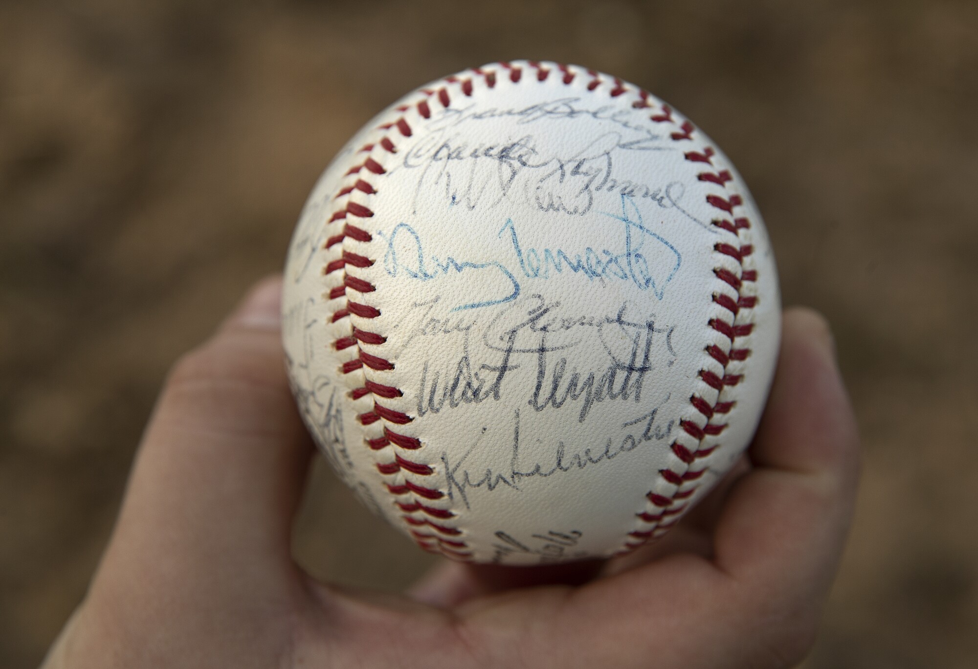 A baseball signed by the 1963 Milwaukee Braves includes the signatures of hall of famers.