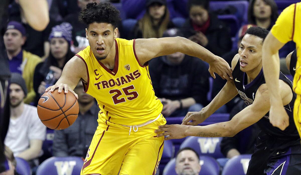 USC's Bennie Boatwright (25) races ahead of Washington's Dominic Green during the first half Wednesday.