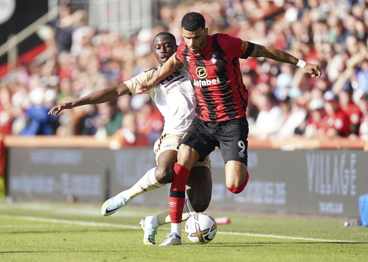 Leicester City's Kiernan Dewsbury-Hall, left, and Bournemouth's Dominic Solanke battle for the ball during of the English Premier League soccer match at Vitality Stadium, Bournemouth, England, Saturday Oct. 8, 2022. (Adam Davy/PA via AP)