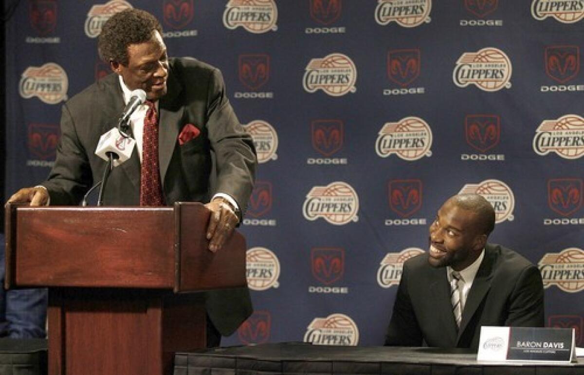 Elgin Baylor chats with guard Baron Davis during a 2008 news conference.