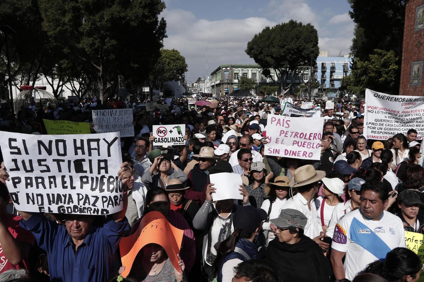 Mexicanos protestan con más marchas por 'gasolinazo'