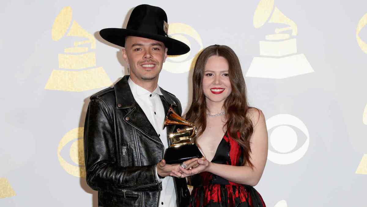 Jesse Huerta y Joy Huerta dedicaron su Grammy a los inmigrantes el pasado domingo.