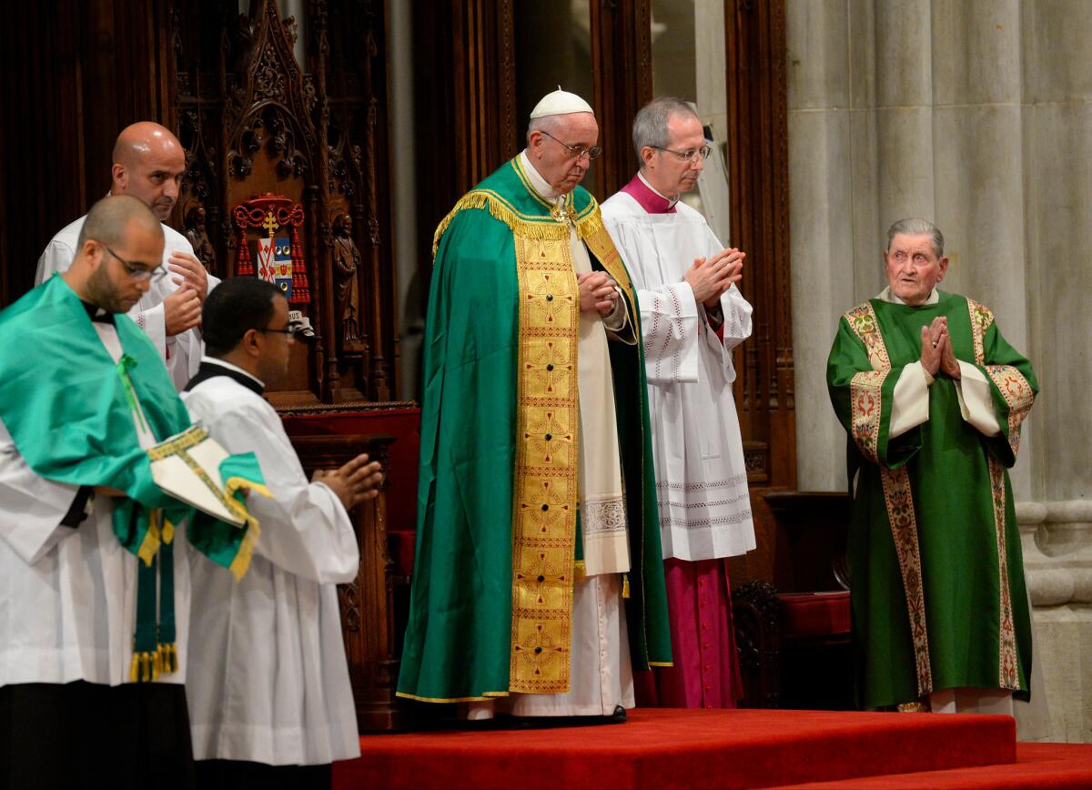 El papa Francisco dirige las oraciones vespertinas en la Catedral de San Patricio el jueves 24 de septiembre de 2015, en Nueva York.