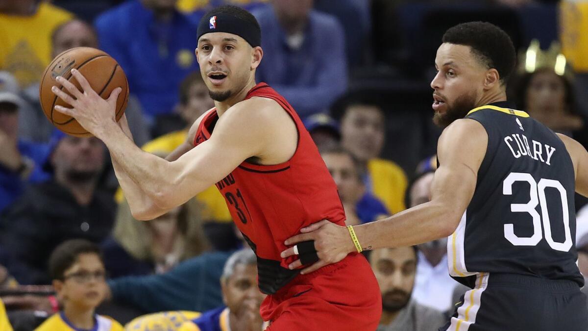 Portland's Seth Curry, left, is guarded by older brother Stephen Curry of the Golden State Warriors. The younger Curry brother agreed to a four-year contract with the Dallas Mavericks on Monday.