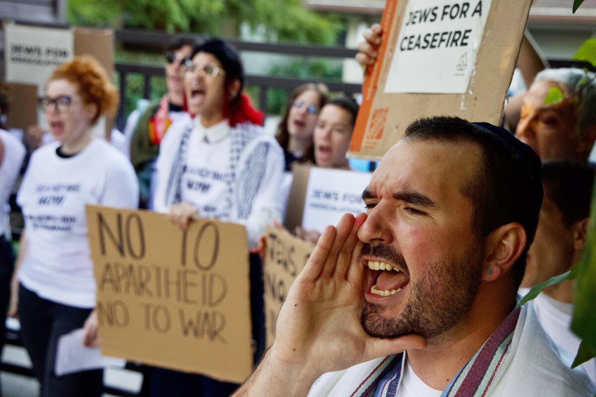 Demonstrators stand with Israel on Las Vegas Strip, The Strip