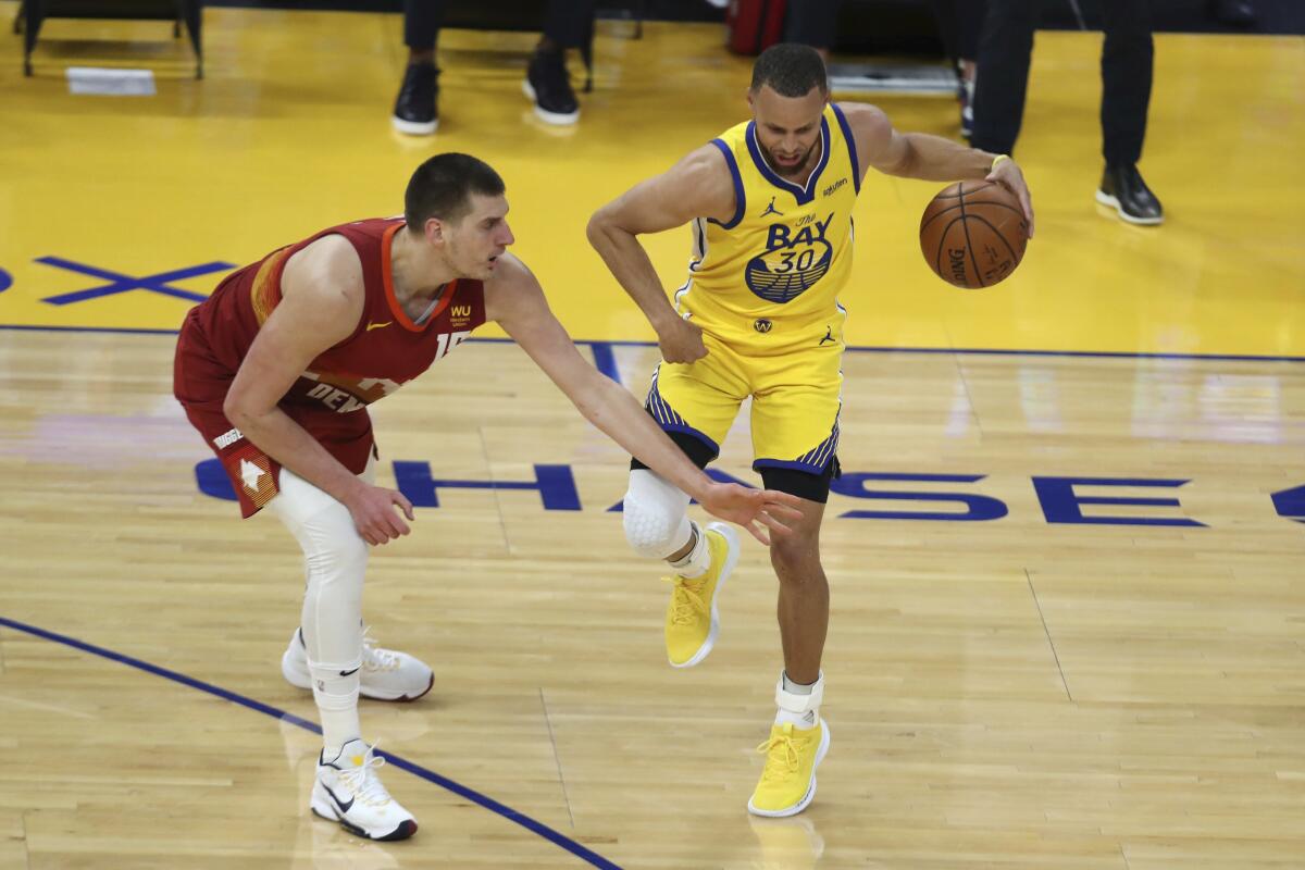 Stephen Curry, Warriors roll in Game 5, head back to L.A.