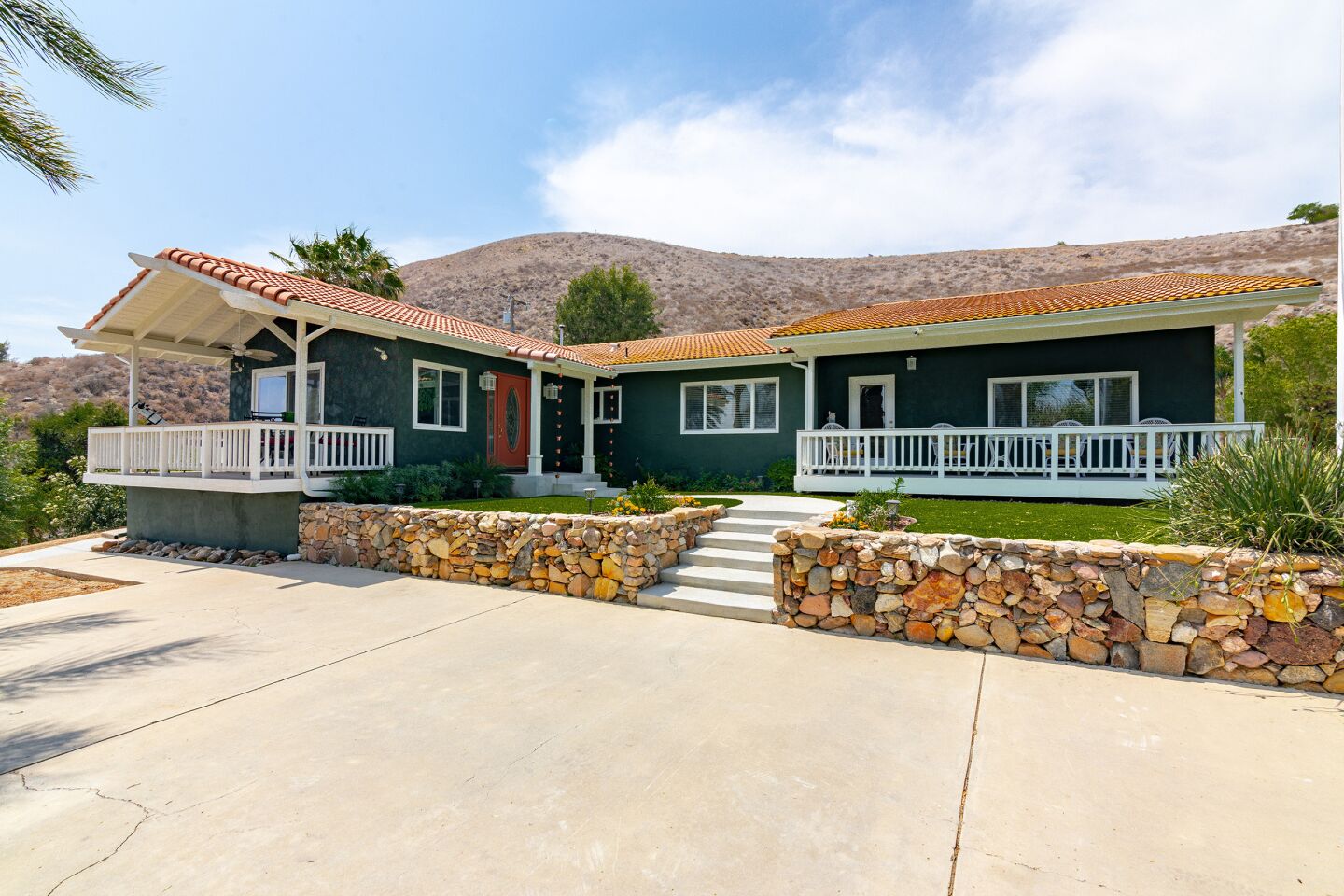 28750 Skipper RoadMurrieta$1,150,000This little slice of heaven sits on nearly 20 acres and has a panoramic view from Santa Rosa Plateau to San Gorgonio. Comprised of 3 bedrooms and 2 baths with 2,190 ESF.Deneen Maillet619.745.5410DRE# 01156679