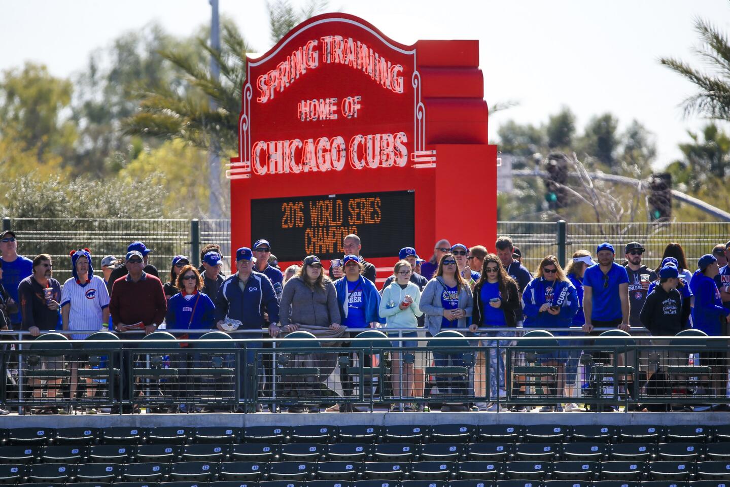 ct-cubs-arrive-at-spring-training-photos-065