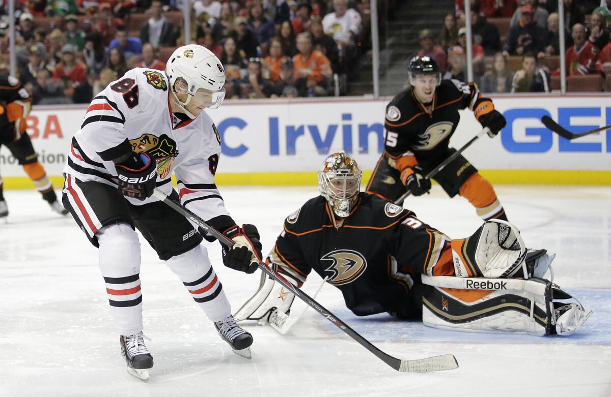Blackhawks right wing Patrick Kane tries to wrap a shot around Ducks goalie Frederik Andersen in the third period Friday.