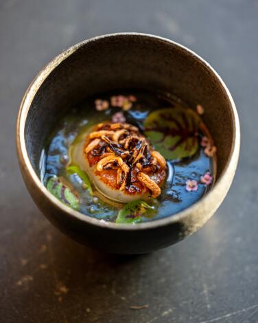 Baroo's Yang (A Lotus Flower in the Mud), a course of Hokkaido scallop, minari, gim and wild-rice puff.