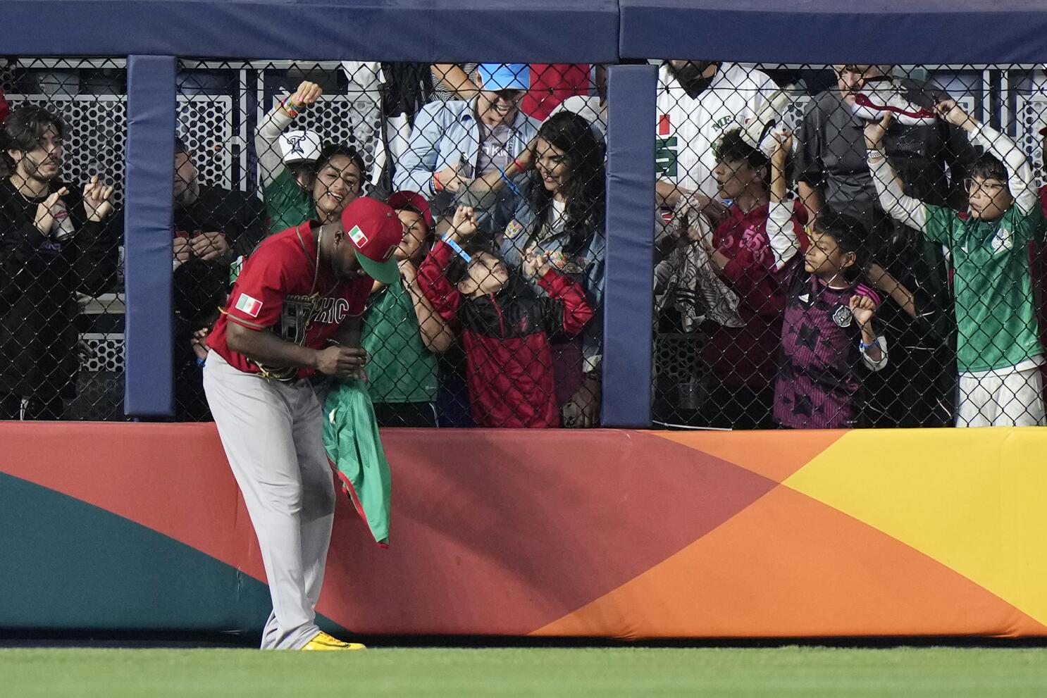 WATCH: Rays' Randy Arozarena Robs Home Run, Preserves Mexico Lead