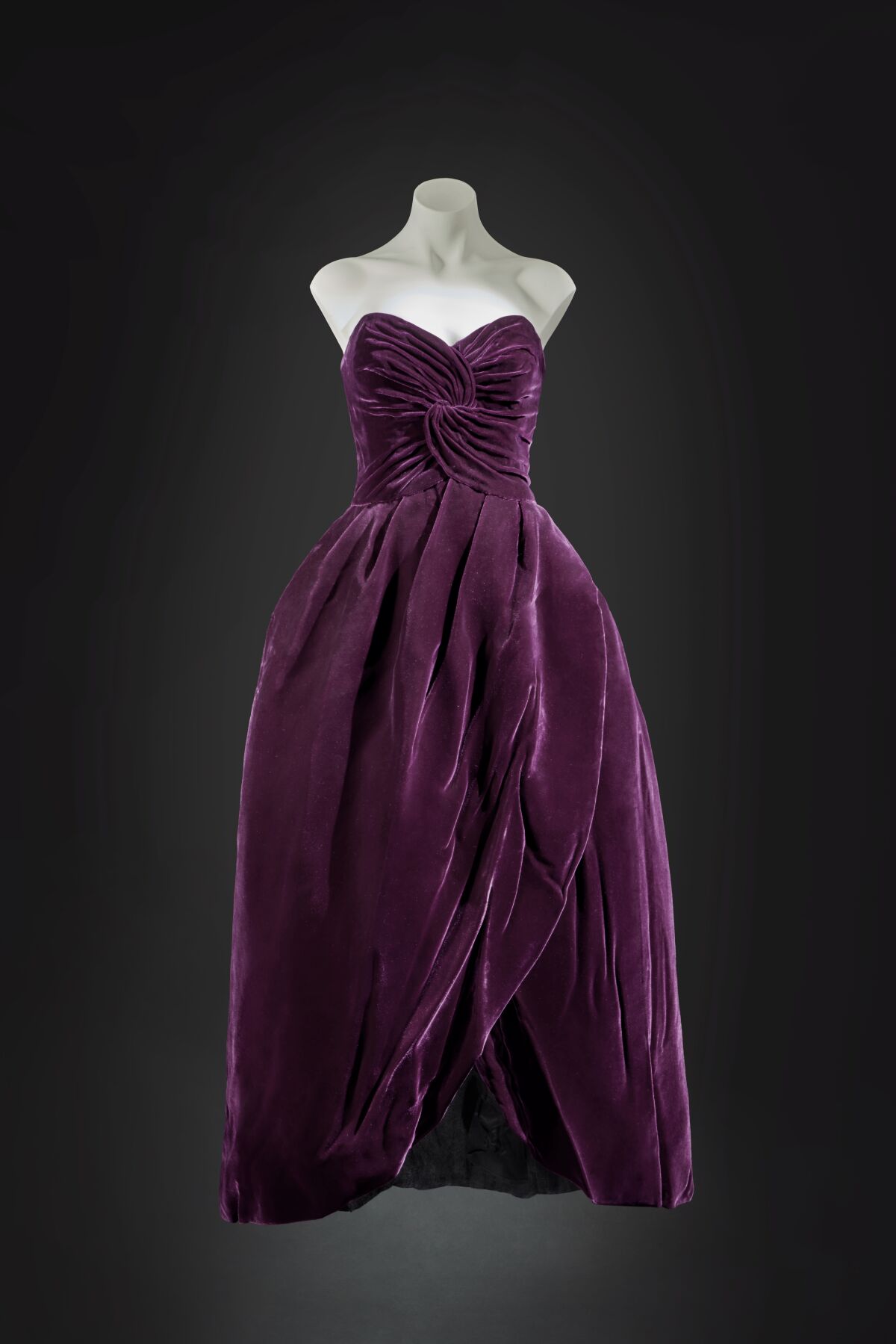 Uno de los vestidos favoritos de Lady Di, subastado por 600.000 dólares