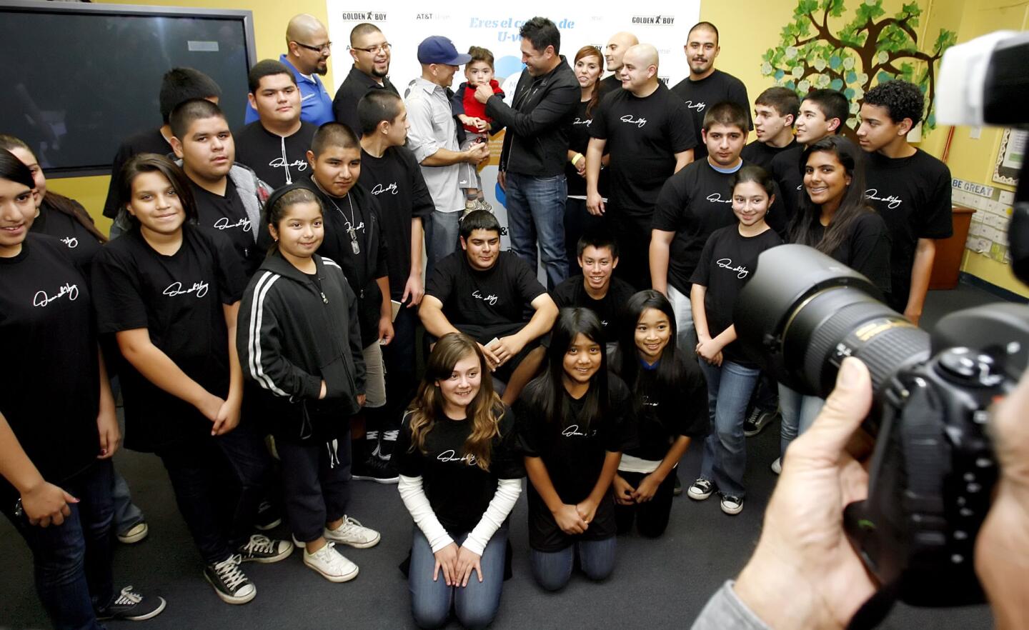 Photo Gallery: World Boxing Champ Oscar de la Hoya visits Burbank Boys & Girls Club