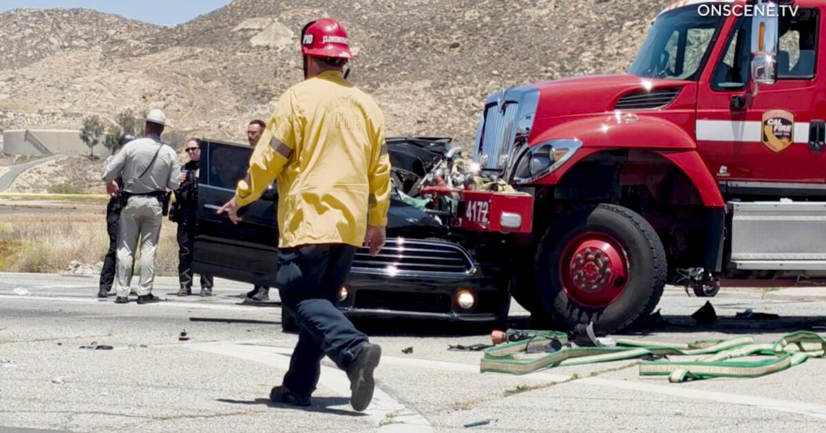 Deux enfants, âgés de 10 ans, ont été tués dans une collision avec un camion de pompiers roulant à grande vitesse.