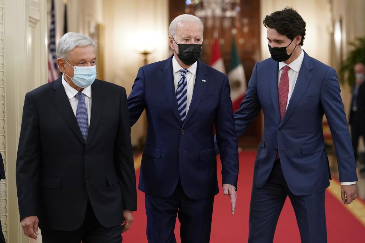 Biden, AMLO y Trudeau se reúnen; persisten las diferencias