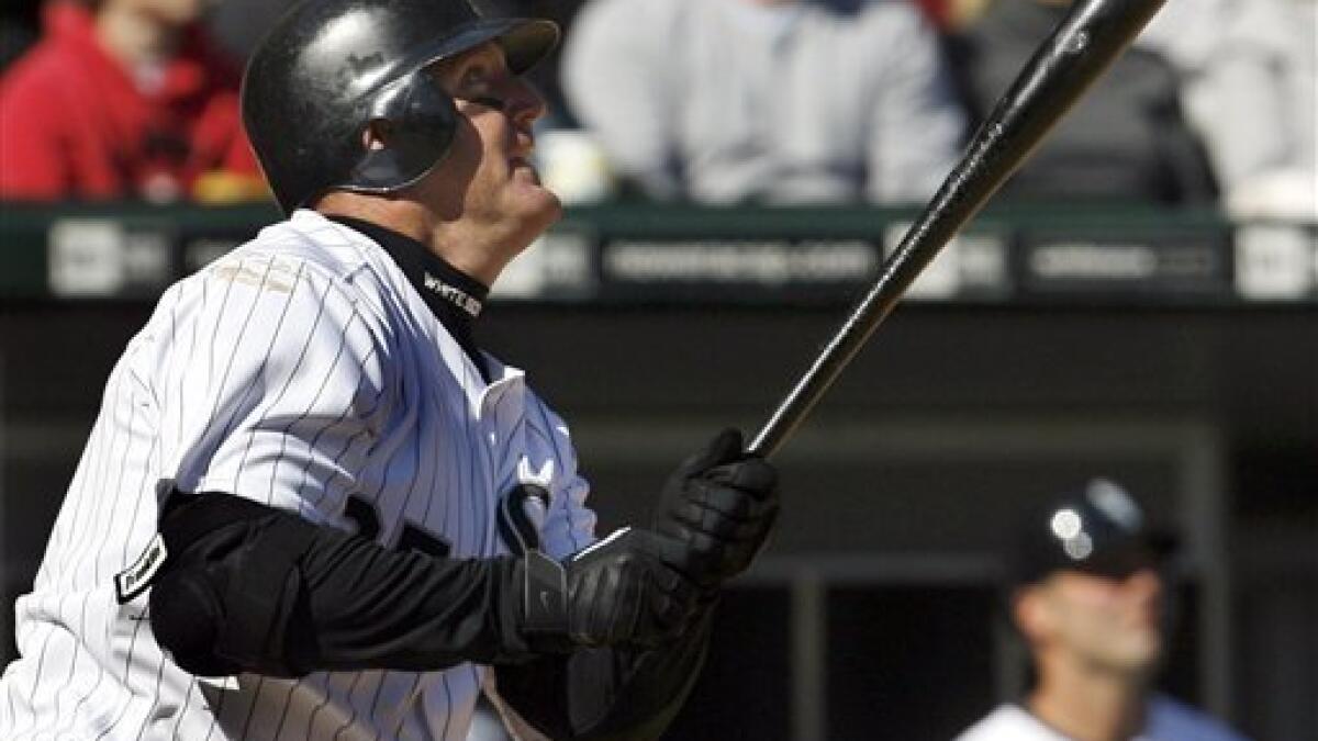 Thome HR lifts White Sox in opener