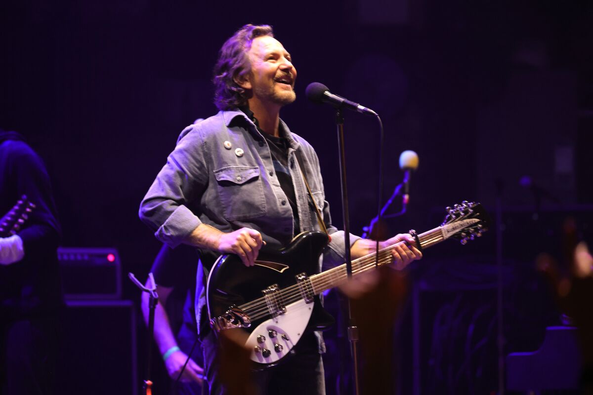  Eddie Vedder and The Earthlings perform at the Beacon Theatre in New York