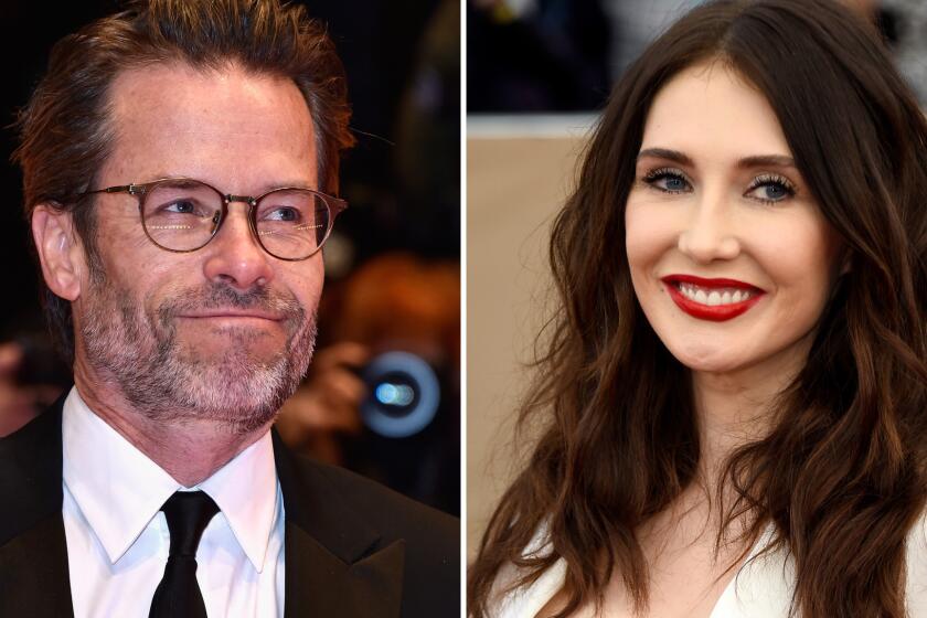Actor Guy Pearce and actress Carice van Houten are having a baby.