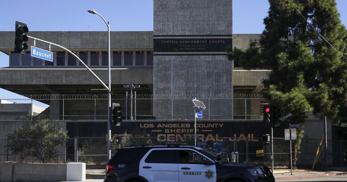 Four deputies were hospitalized after attack by prisoners in Los Angeles Four deputies were hospitalized after attack by prisoners in Los Angeles