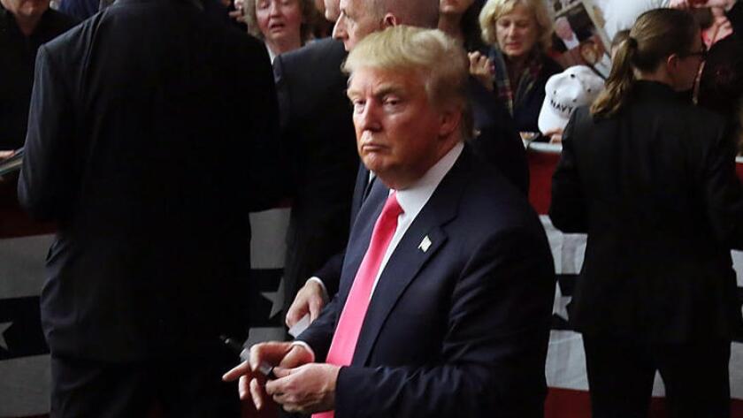 Donald Trump hace campaña en Hampshire Hills Athletic Club, el pasado martes, en Milford, New Hampshire.