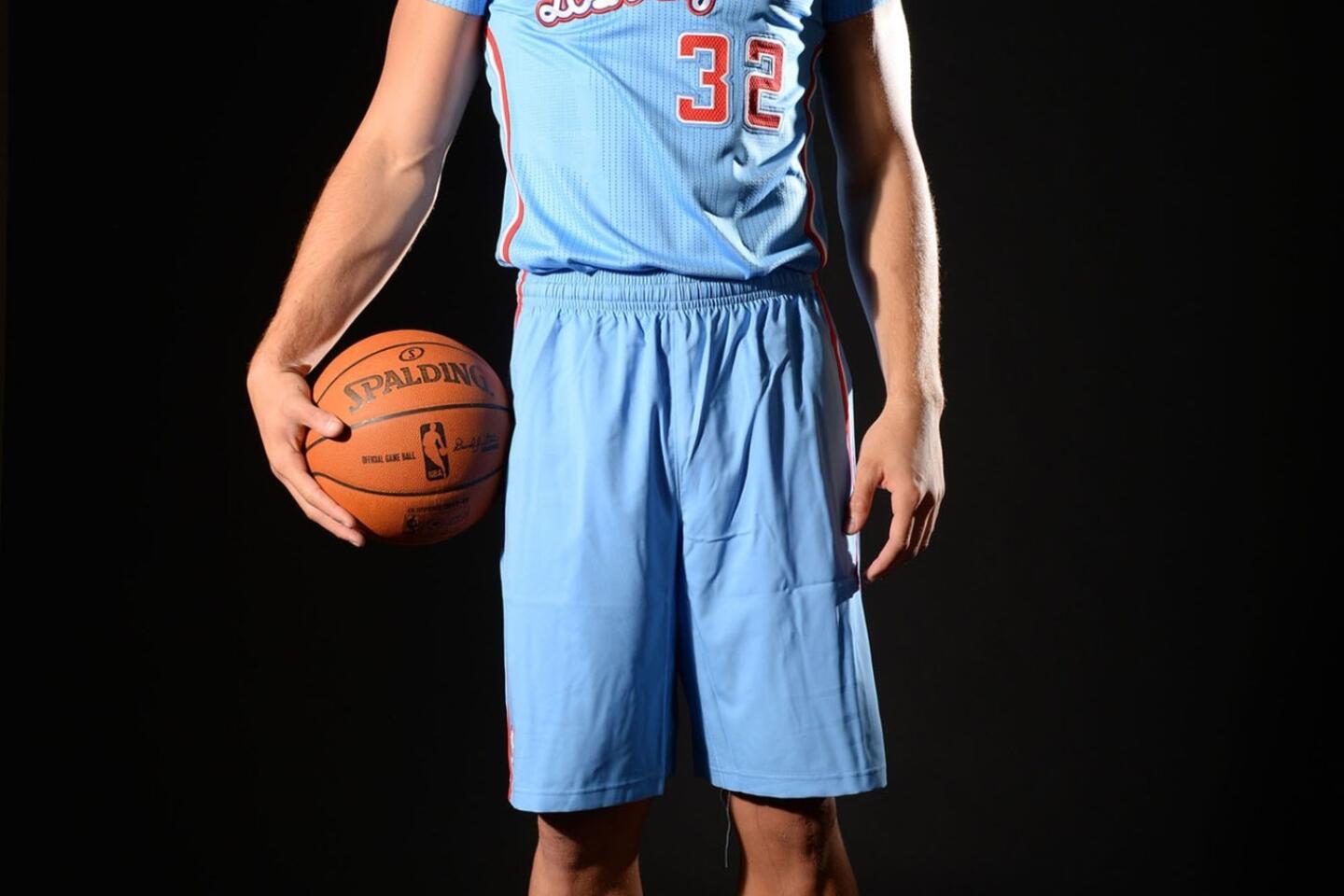 LA Clippers Officially Unveil Sleeved Alternate Jersey