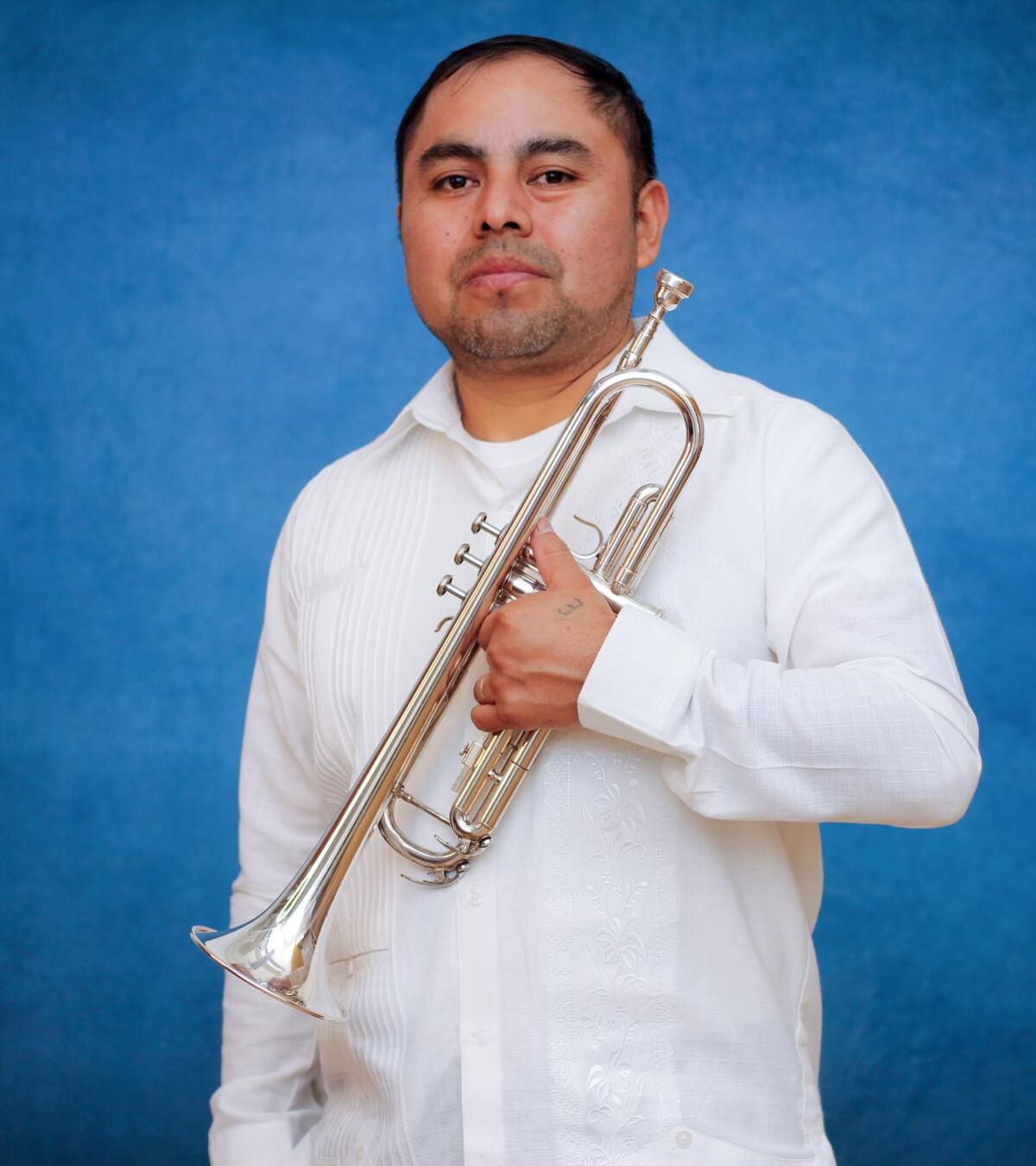El trompetista Estanislao Maqueos es originario de Oaxaca (México).