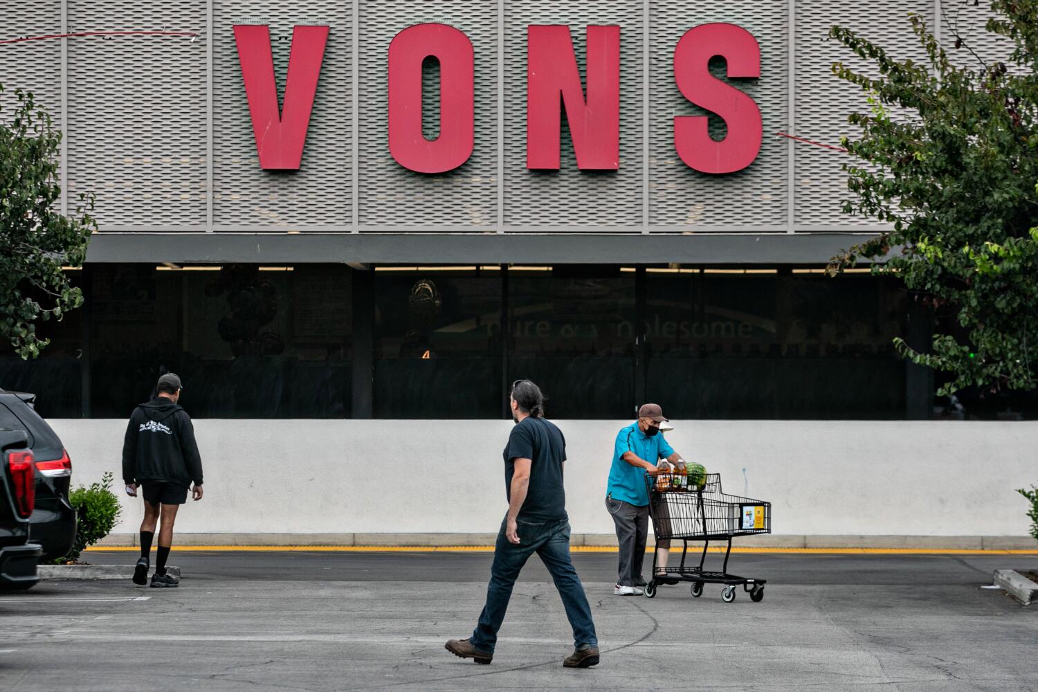 $25-billion Kroger-Albertsons merger plan is blocked by federal judge 1