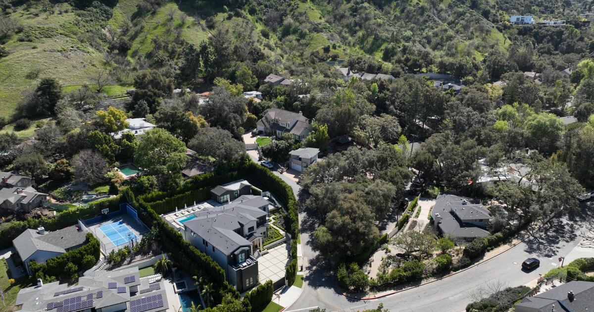 He helped take over a dead man’s home in Sherman Oaks. Now he will spend more than 16 years in prison He helped take over a dead man’s home in Sherman Oaks. Now he will spend more than 16 years in prison