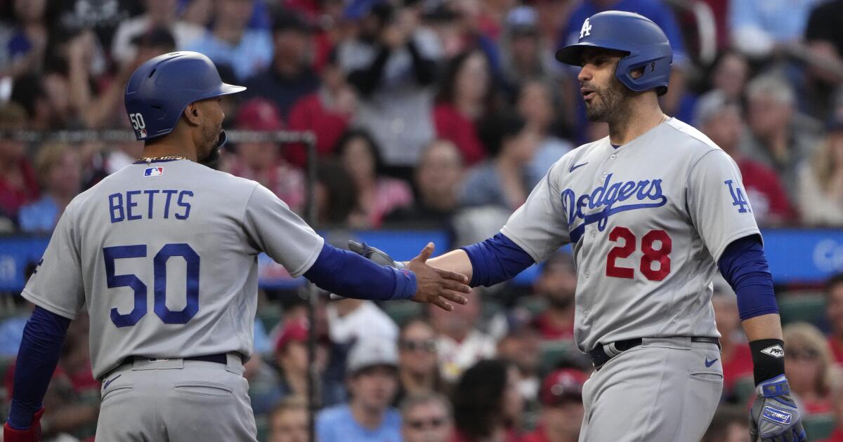 Dodgers' J.D. Martinez on track to rejoin team soon – but still