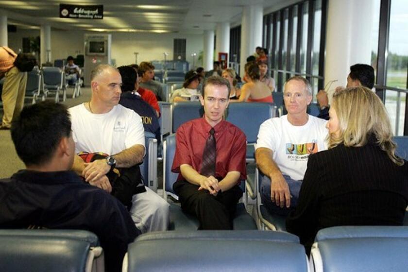 EXTRADITION: John Mark Karr is flanked by law enforcement agents at an airport in Bangkok, Thailand, before his flight to L.A.