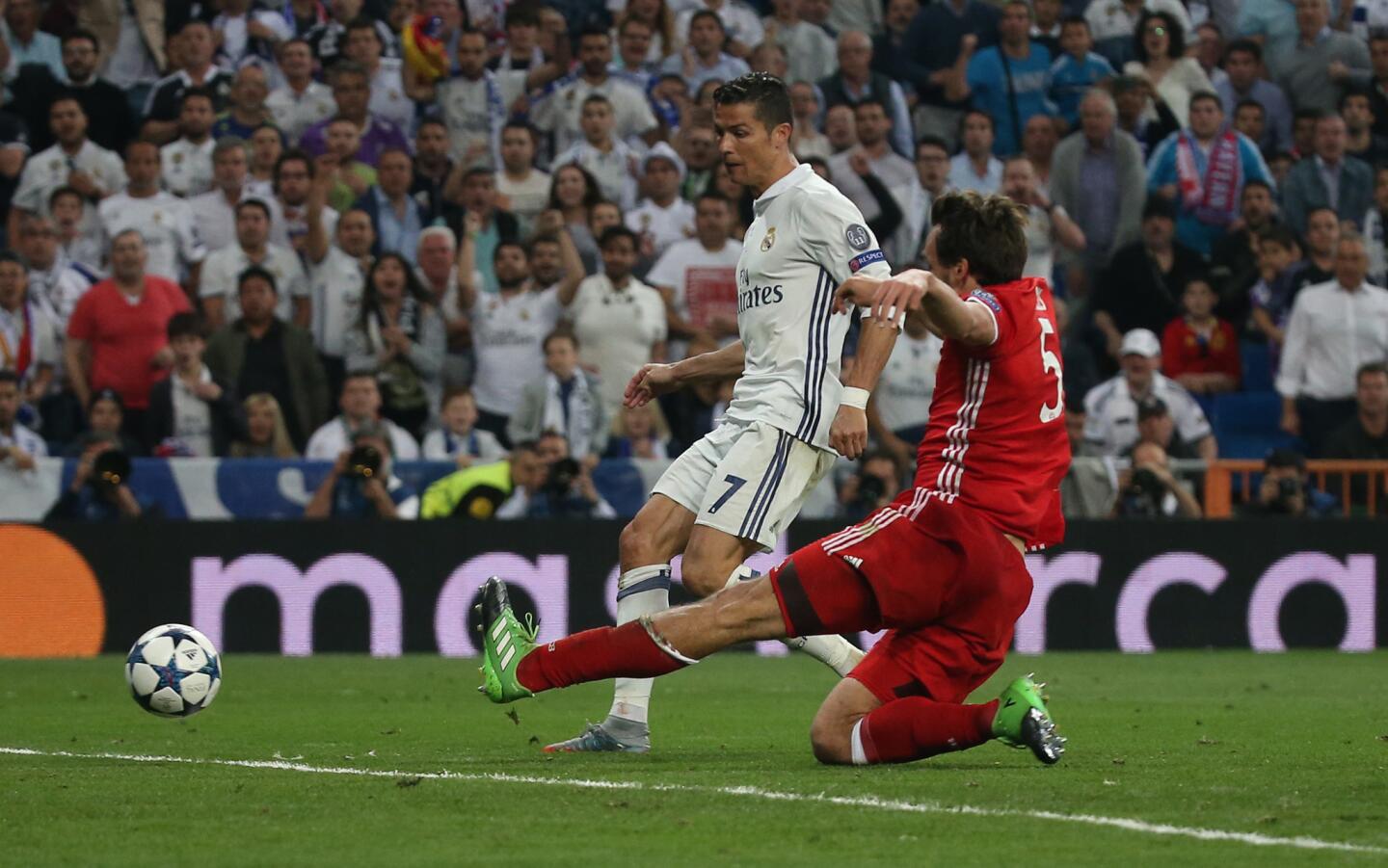 Football Soccer - Real Madrid v Bayern Munich - UEFA Champions League Quarter Final Second Leg - Estadio Santiago Bernabeu, Madrid, Spain - 18/4/17 Real Madrid's Cristiano Ronaldo scores their third goal to complete his hat trick Reuters / Sergio Perez Livepic ** Usable by SD ONLY **