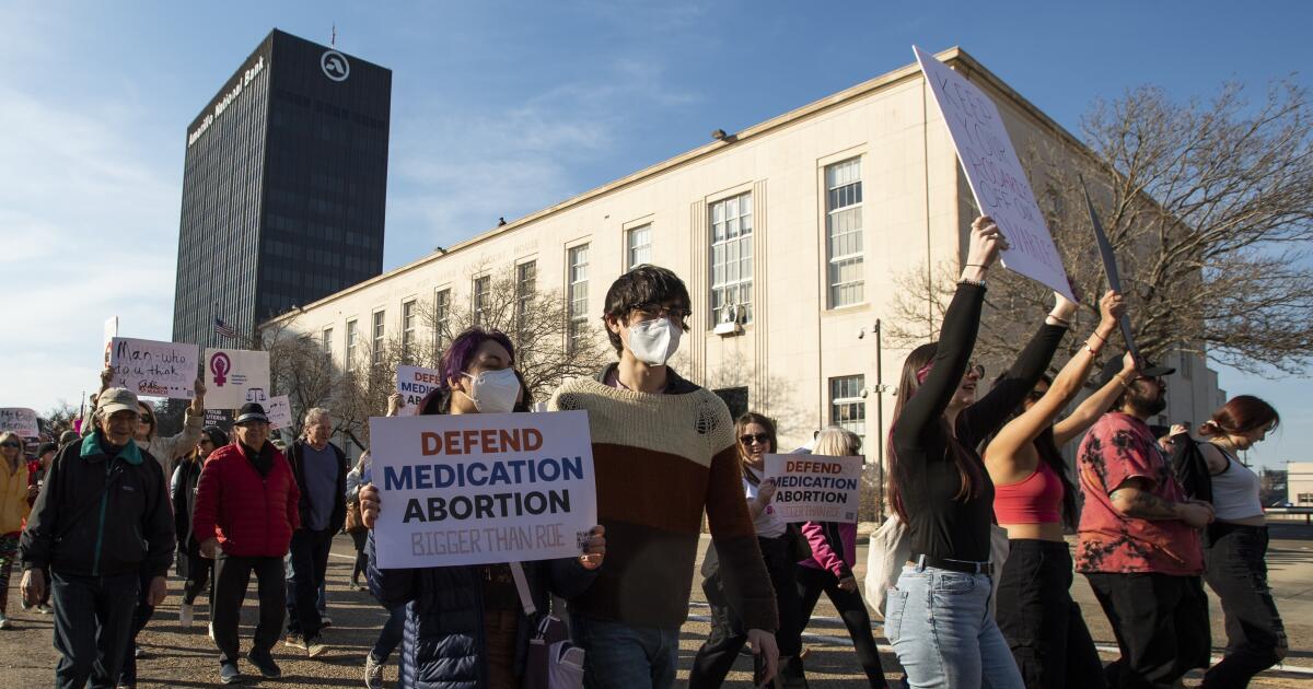 Opinion: Who will make abortion pill rules? A bunch of right-wing judges or FDA scientists?