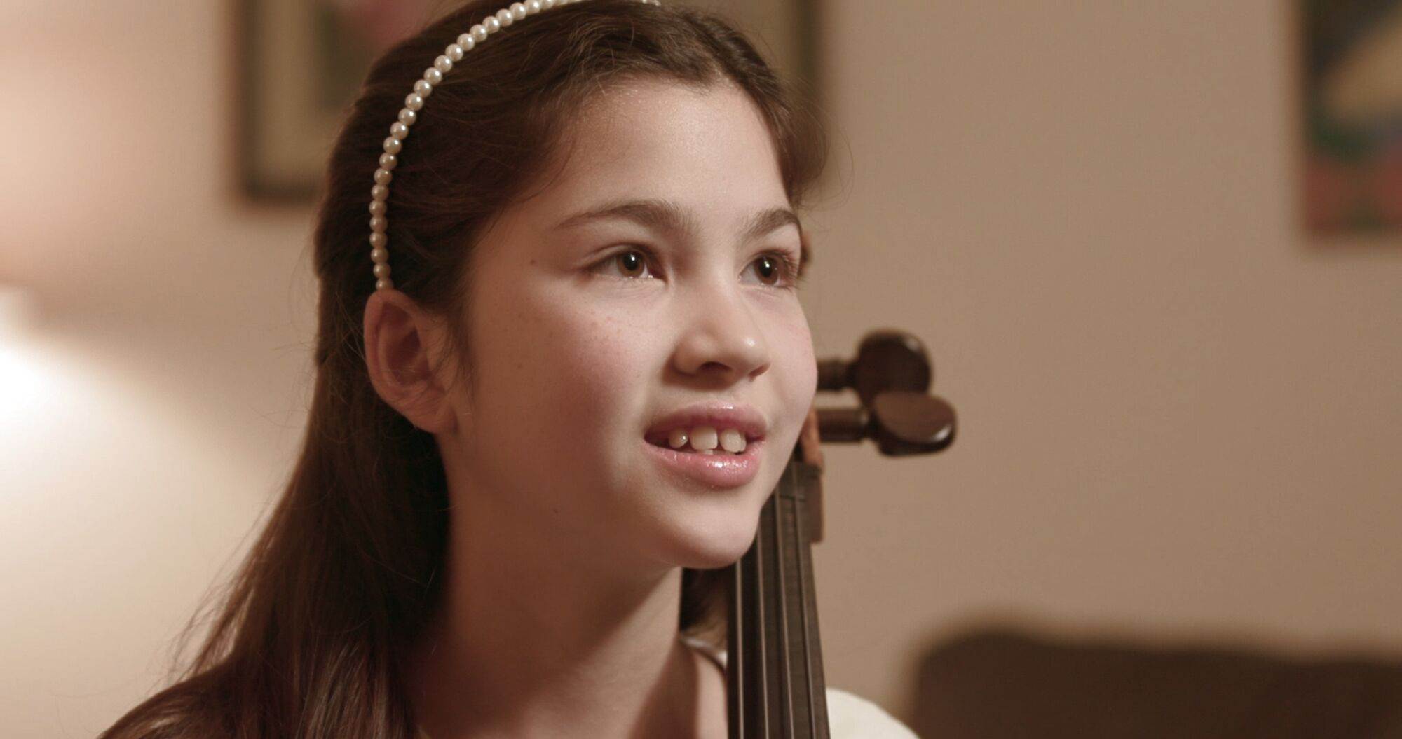 La joven violonchelista Starla Breshears, se muestra aquí en su casa del Área de la Bahía.