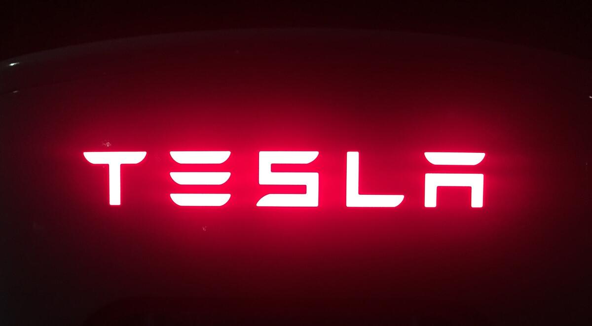 For the full year, Tesla said it lost $773 million on $7 billion in revenue, compared with a loss of $887 million on $4.04 billion in revenue in 2015.