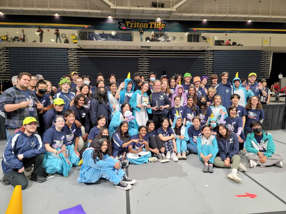 The Aluminum Narwhals receiving their Gracious Professionalism award at the San Diego Regional.