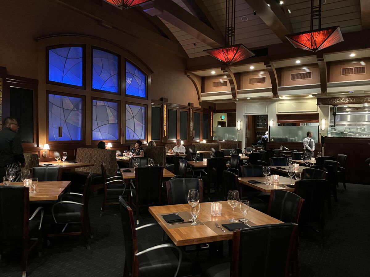 Design de interiores do novo Polo Steakhouse em Carlsbad.