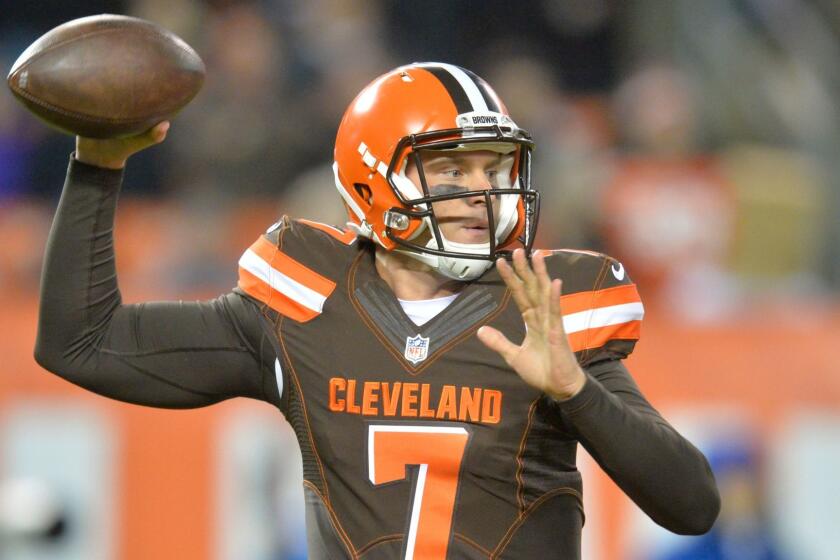 Cleveland Browns quarterback Austin Davis (7) looks to pass against the Baltimore Ravens during an NFL football game Monday, Nov. 30, 2015, in Cleveland. (AP Photo/David Richard) ORG XMIT: CDS