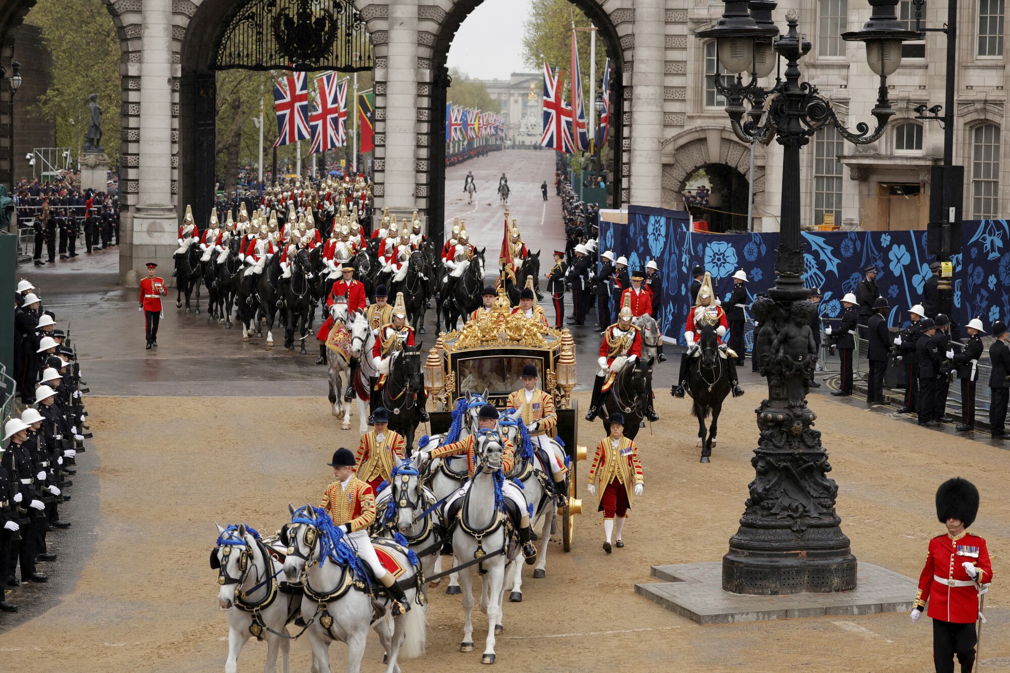İngiltere Kralı III. Charles ve Camilla, Kraliçe Eş, Londra'daki taç giyme töreni için Westminster Abbey'e gitti