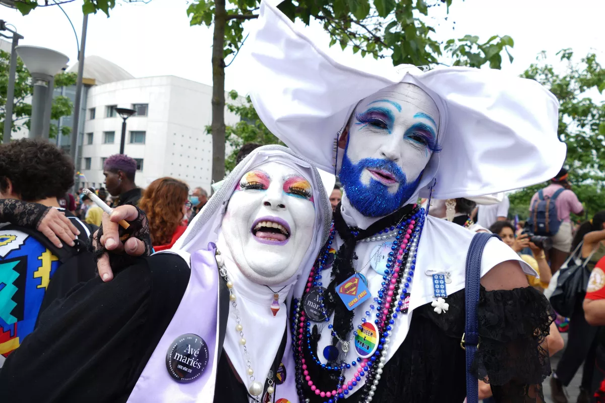 Dodgers apologize and invite Sisters of Perpetual Indulgence to Pride Night (latimes.com)
