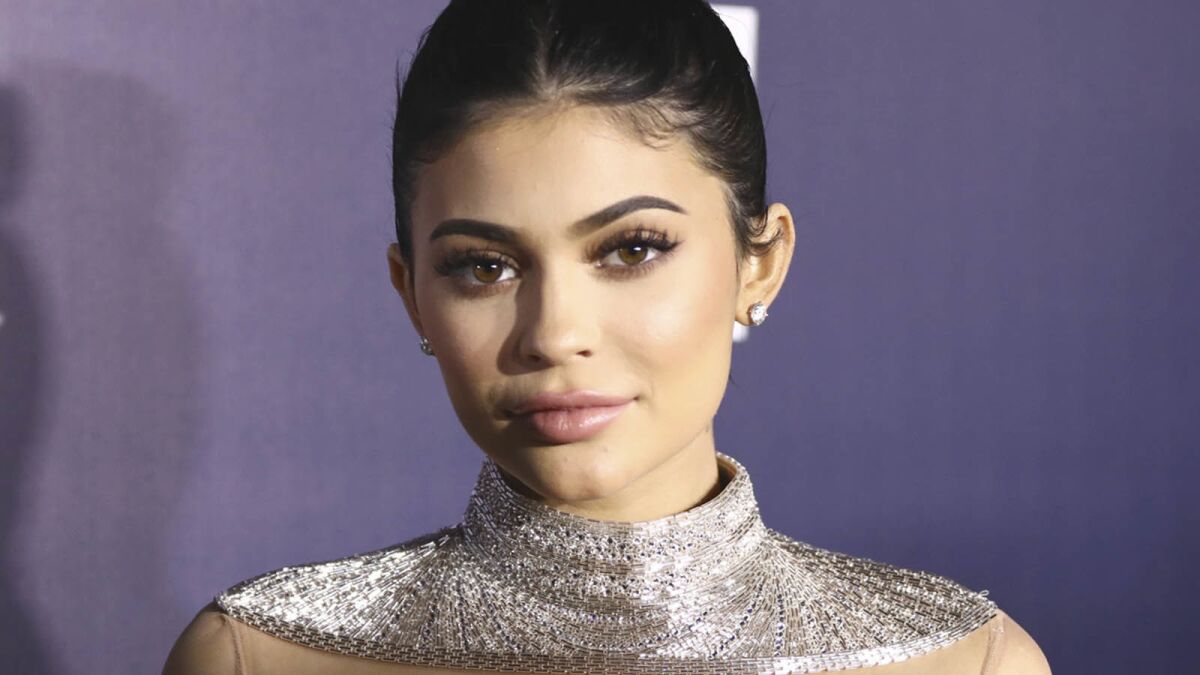 Kylie Jenner Sells 600 Million Stake In Beauty Line To Coty Los Angeles Times 