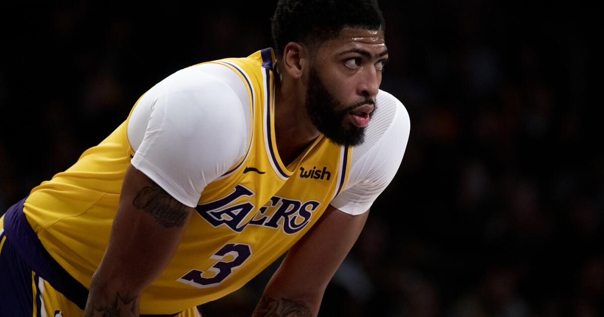 Lakers' Anthony Davis doesn't sweat small stuff in Chicago - Los Angeles Times