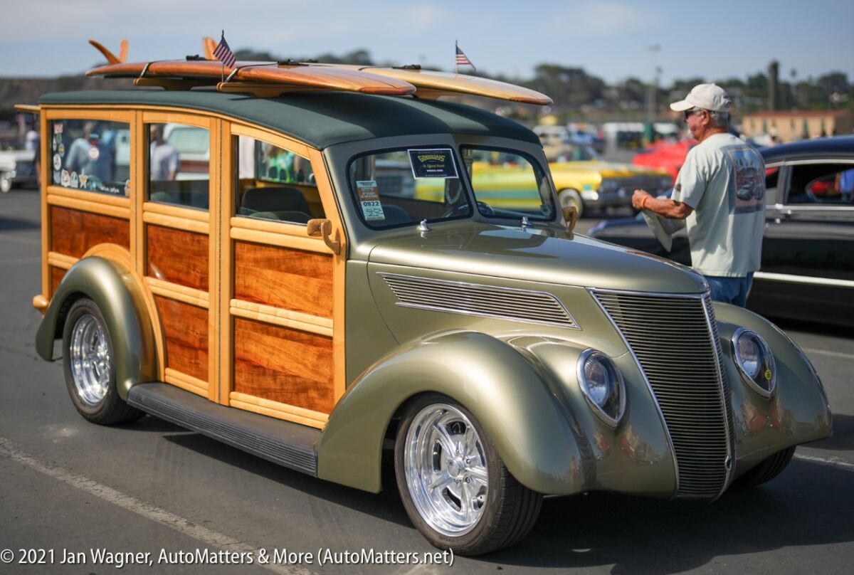 An incredible Woodie Wagon
