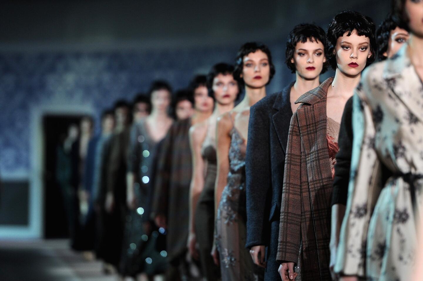 Photos: Paris Fashion Week: Louis Vuitton - Los Angeles Times