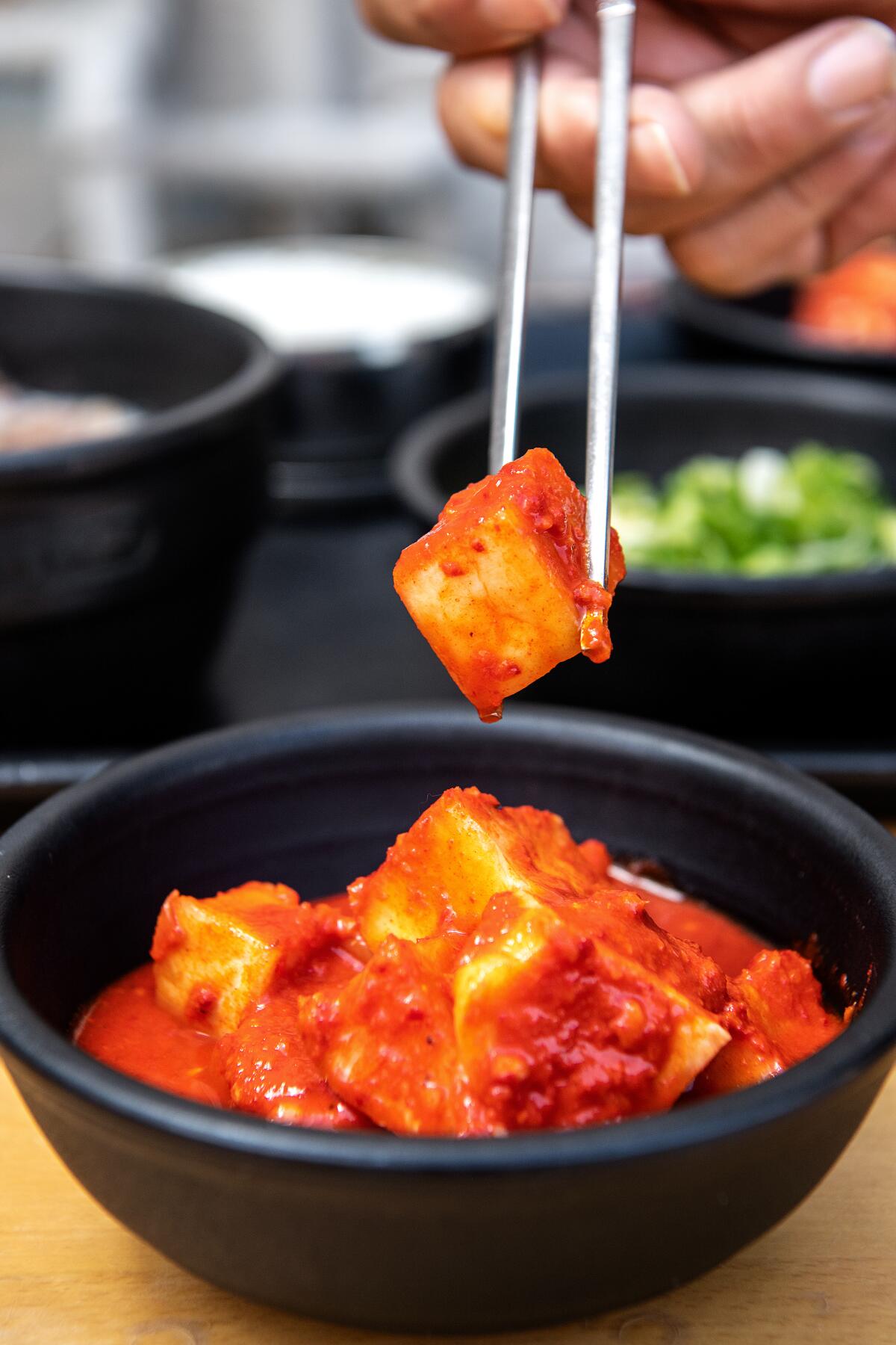 Han Bat Sul Lung Tang's kkakdugi, or radish kimchi.