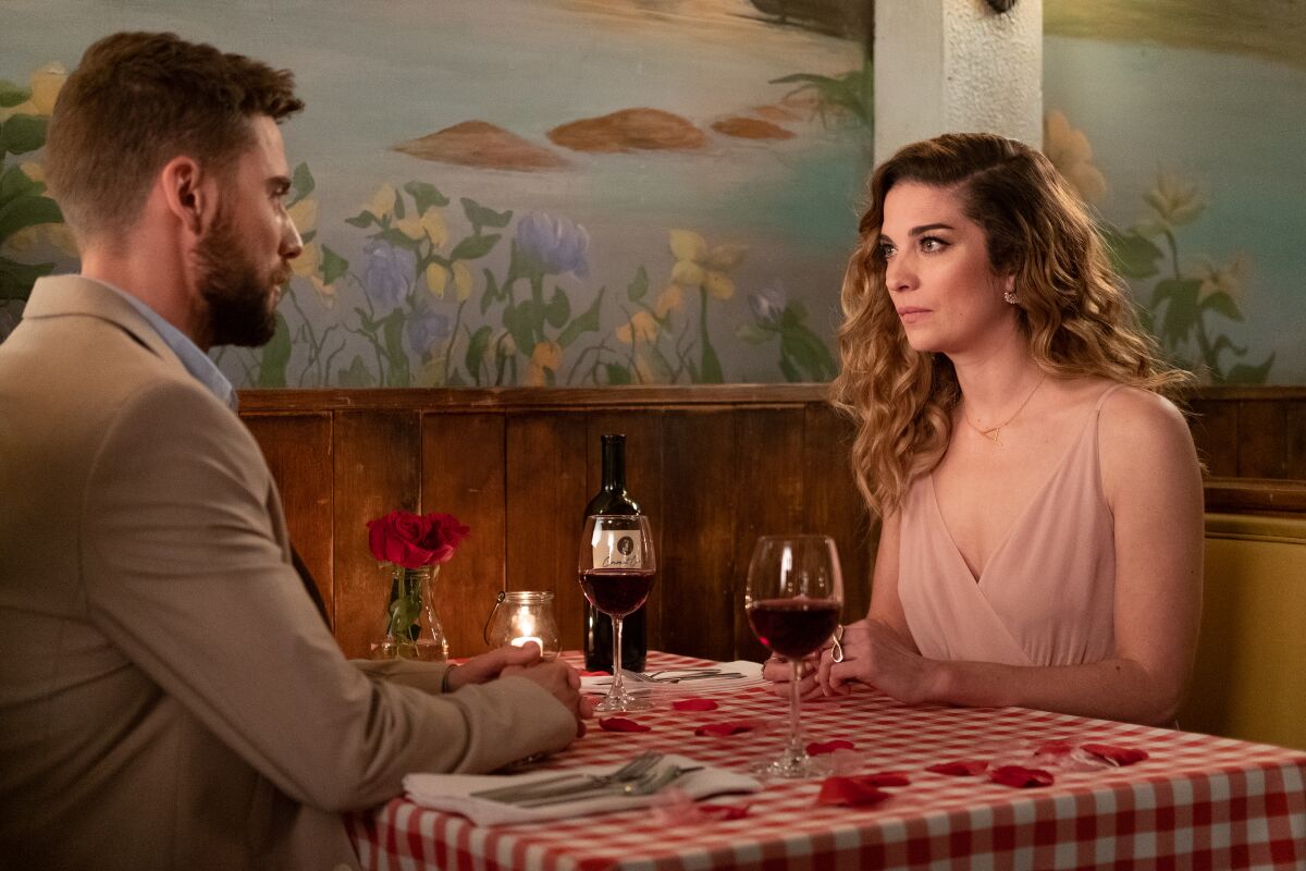 Alexis (Annie Murphy) and Ted (Dustin Milligan) 