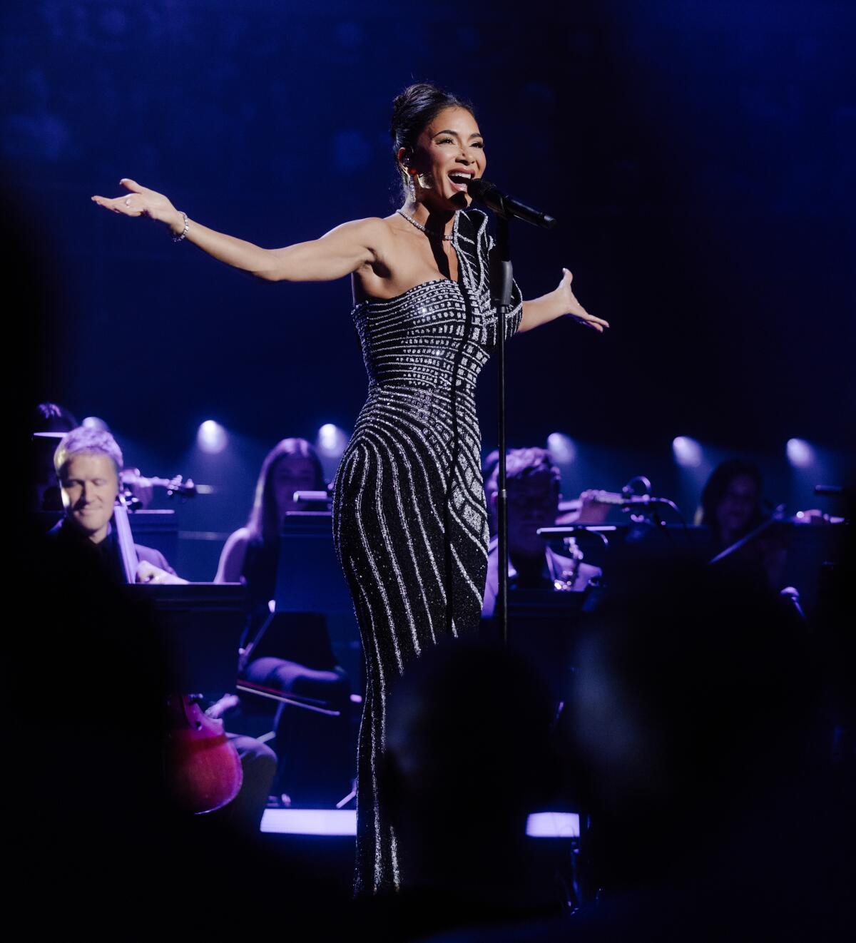 nicole scherzinger purple dress Pussycat Doll Nicole Scherzinger at the 49th Annual Grammy Awards in a dazzling fuschia gown. The contrasting cyan, gathered bodice and sheer train added even more to its magnificence!