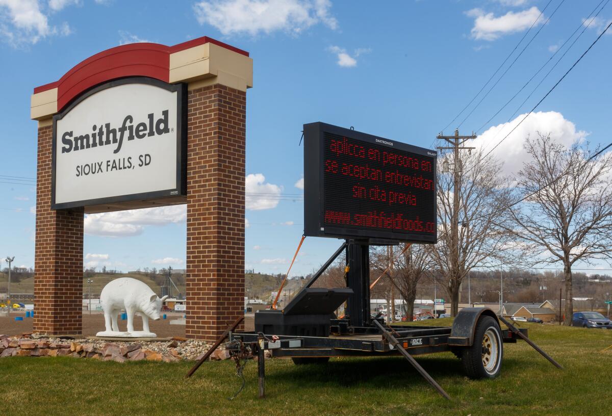 La planta de procesamiento de carne de cerdo de Smithfield Foods en Dakota del Sur, donde estalló uno de los grupos de coronavirus más grandes del país a mediados de abril.